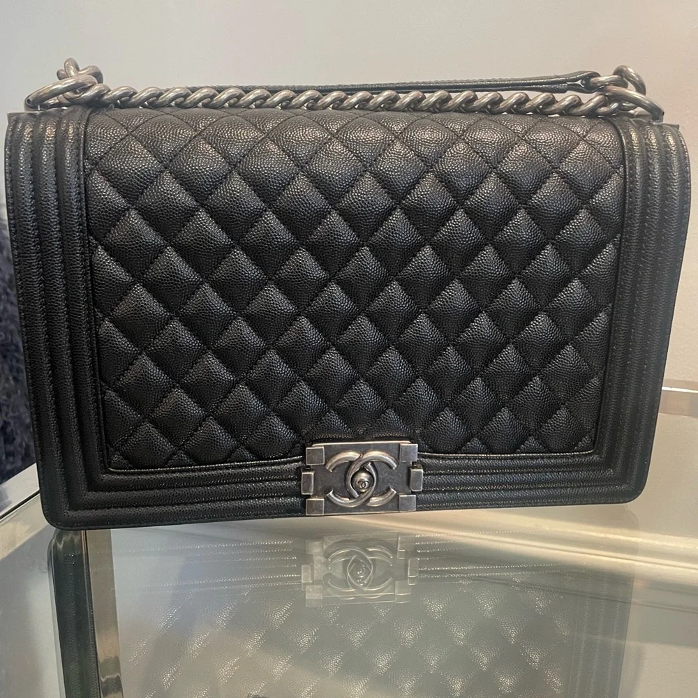 Authentic Chanel Boy Bag Medium - Picture 2 of 7